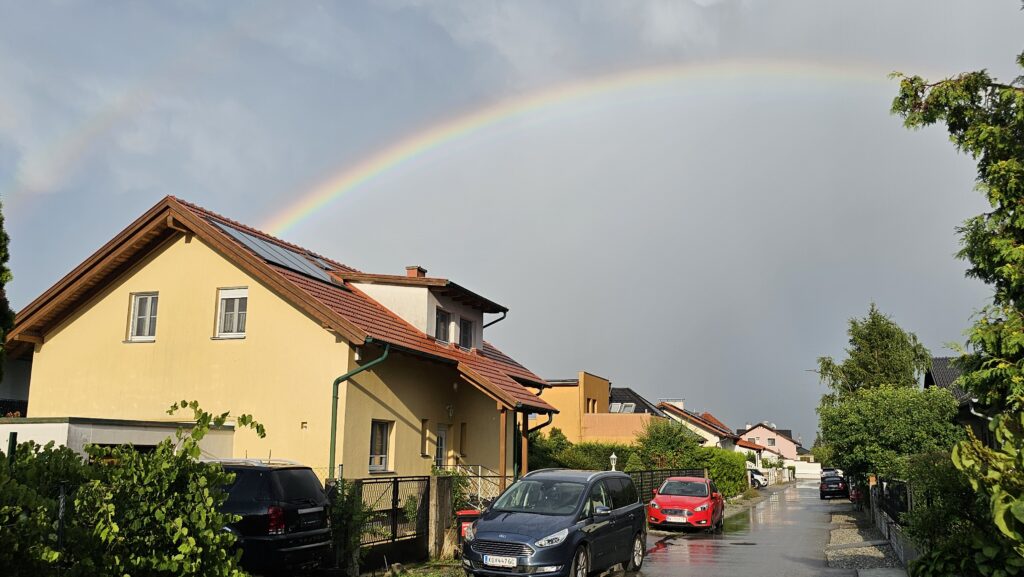 Haus mit Regenbogen